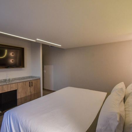 Expo Satelite 2750 Hotel & Suites 瓜达拉哈拉 外观 照片