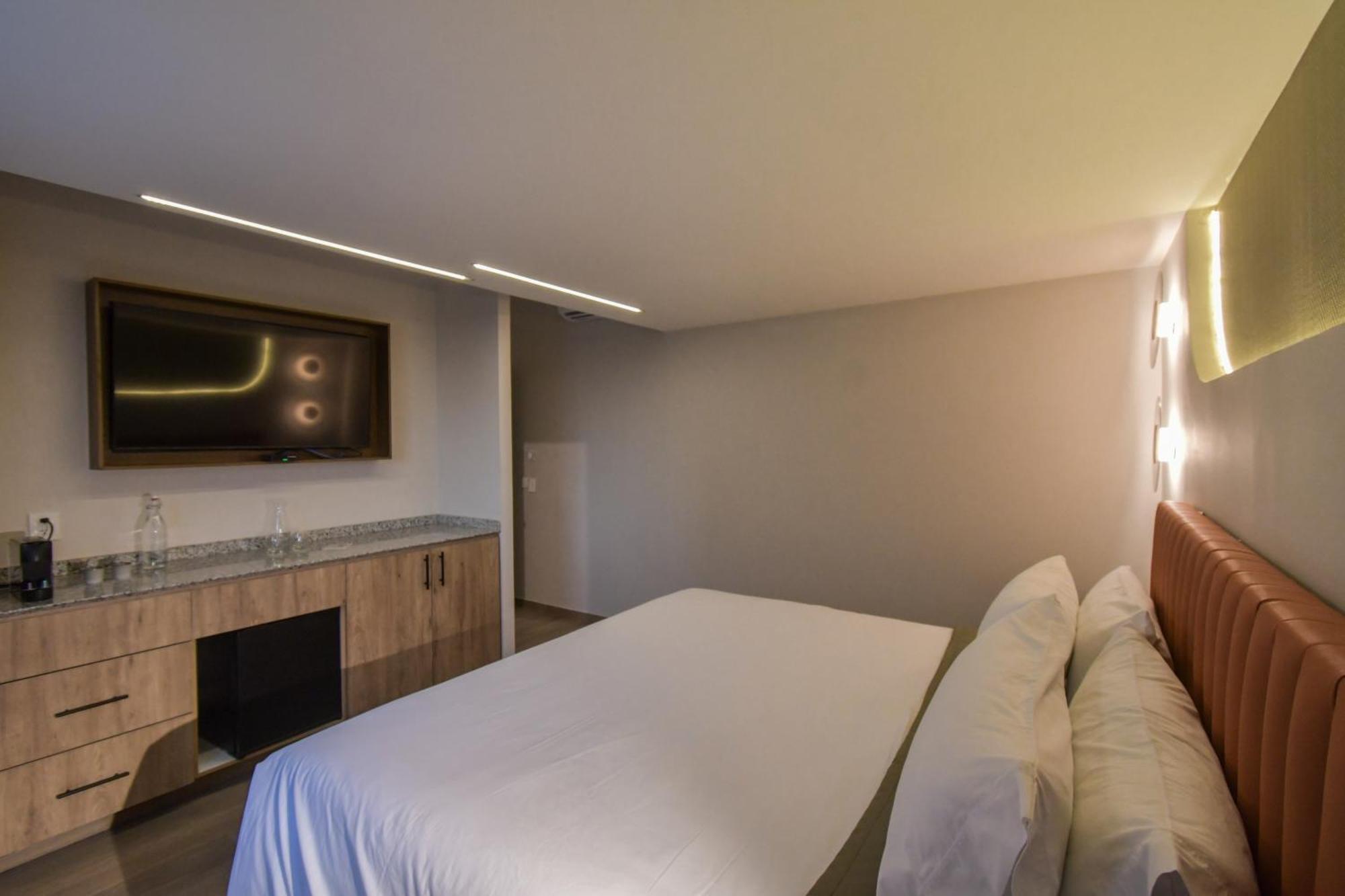 Expo Satelite 2750 Hotel & Suites 瓜达拉哈拉 外观 照片