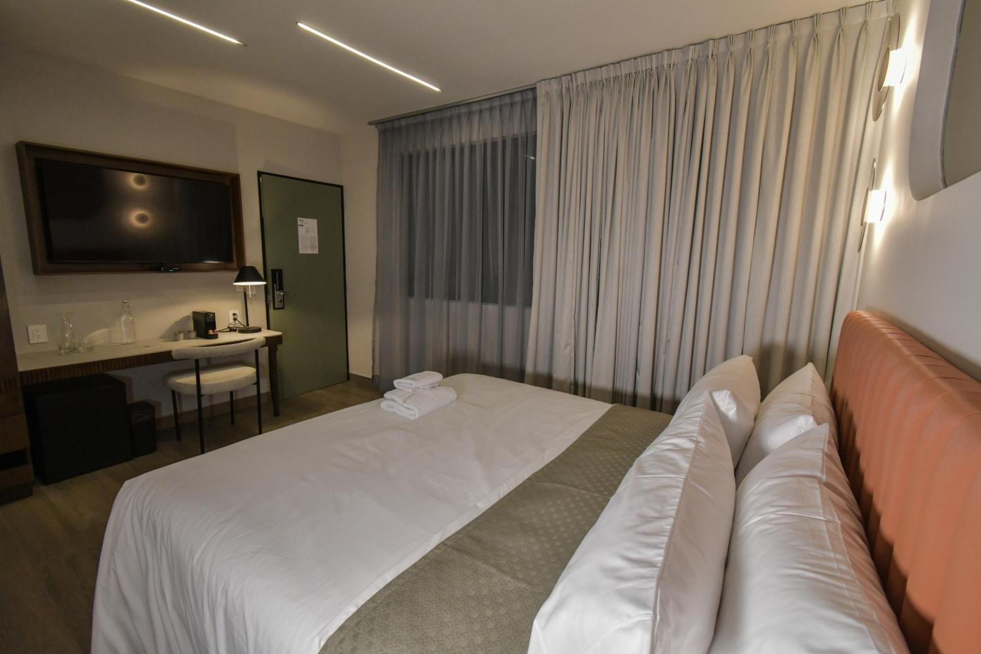 Expo Satelite 2750 Hotel & Suites 瓜达拉哈拉 外观 照片